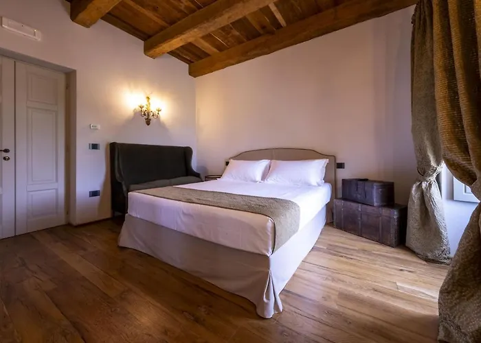 Tenuta Bussia - Wine Relais & Resort Monforte dʼAlba