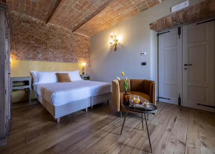 Tenuta Bussia - Wine Relais & *